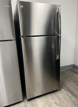 GE Top Freezer Fridge – Stainless, Clean Interior