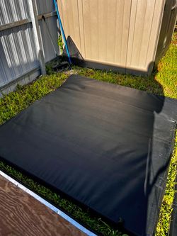 Pick up truck bed covers ,two for the price of one.Brackets and hardware included for oneofthecovers Dimensions in pics. Tapas para camioneta,dos por 