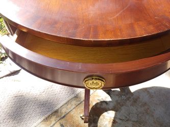 mahogany round table