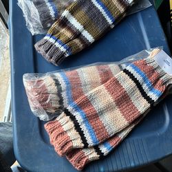 “Urban Outfitters” knitted leg warmers