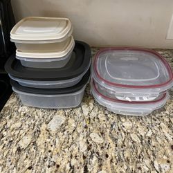6 Rubbermaid Containers