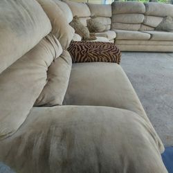 18ft Microfiber Sectional With Pull Out Bed And Recliner Can Deliver Okc Area 30