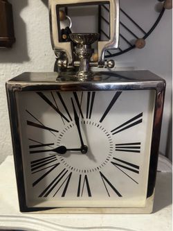 Stylish Silver Square Desk/Table Clock