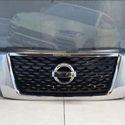 2017-2020 NISSAN ARMADA SV GRILLE W/CAMERA 