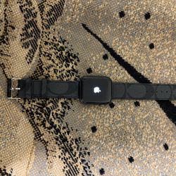 Apple Watch And Apple Earphone Bundle 