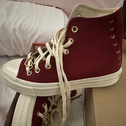 New Converse WMN’s Size 6