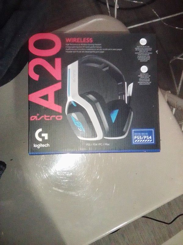 Logitech A20 Wireless Gaming Headset 