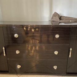 Dresser With Mirror 