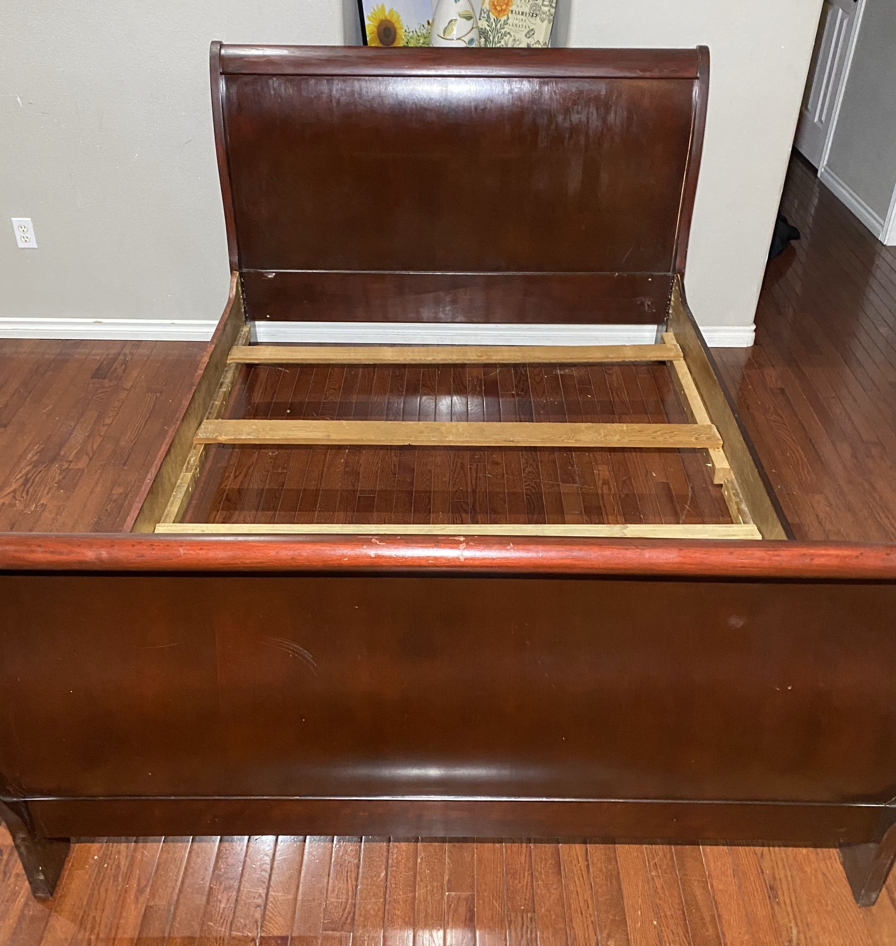 Burgundy Solid & Pressed Wood Queen Sleigh Bed Frame & 4 Slats