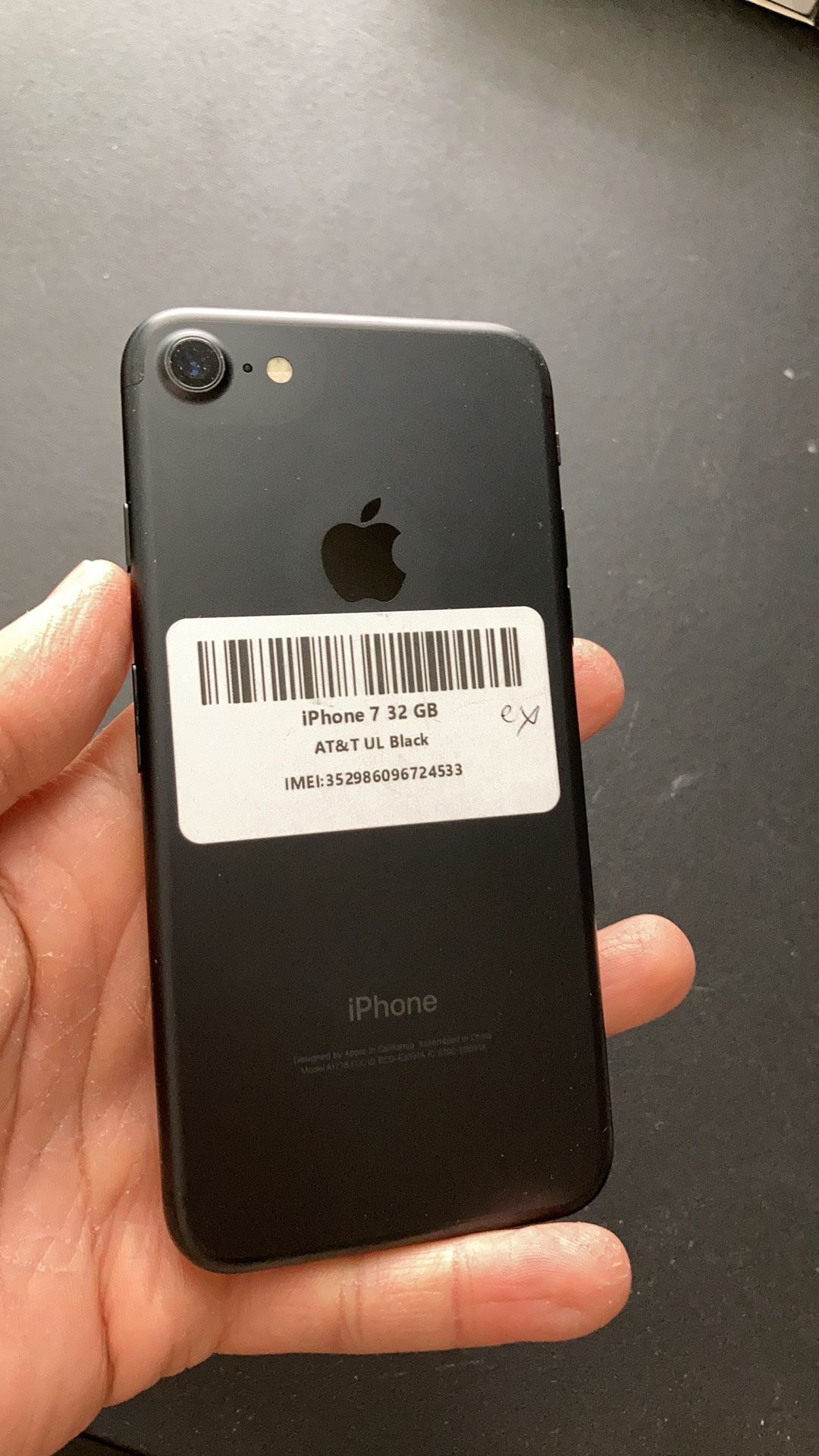 iPhone 7. Like New And Unlocked! Electronics & Media