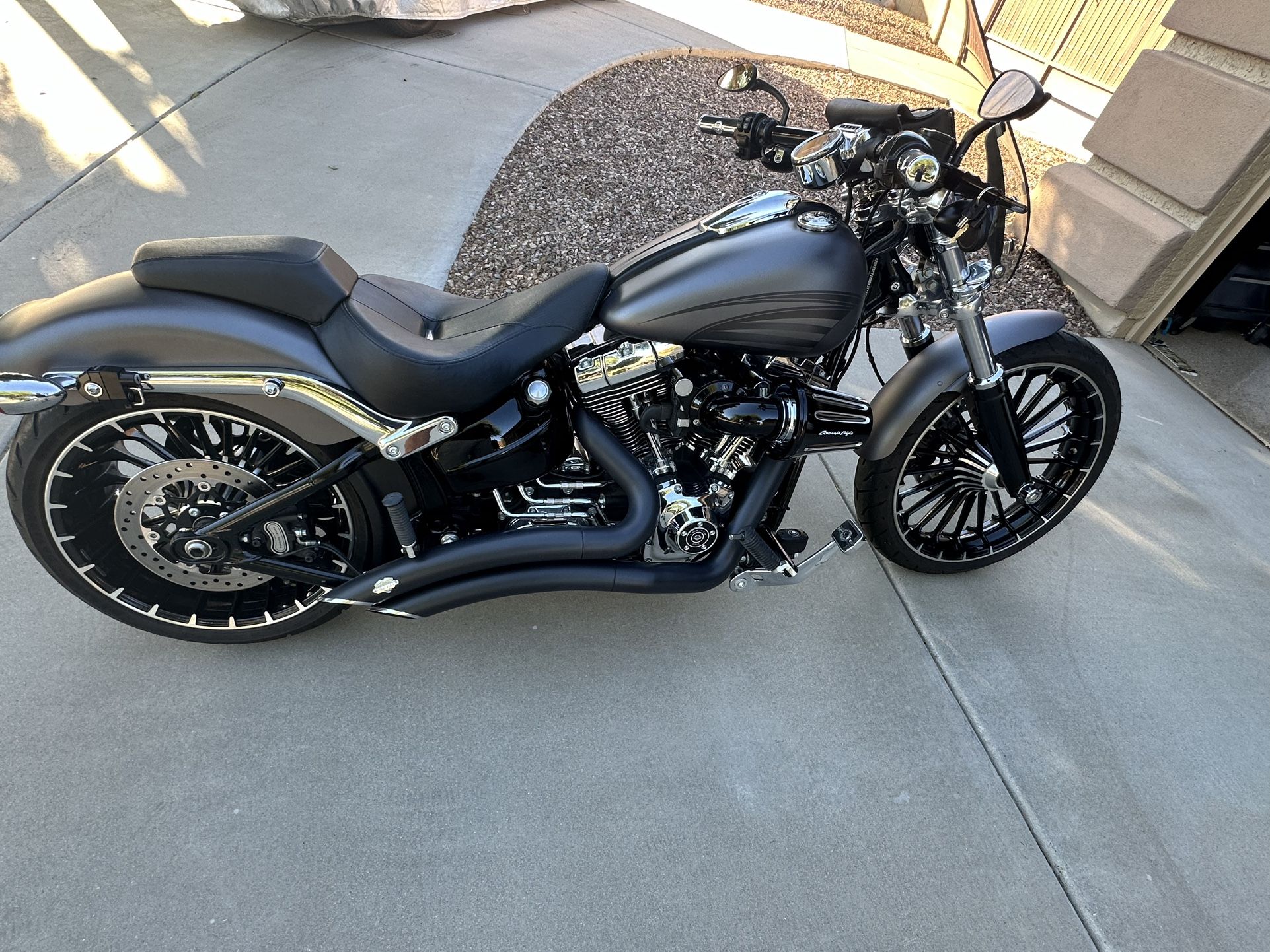 2017 Harley Davidson Softail Breakout Motorcycle Clear Title Lots Of Extras