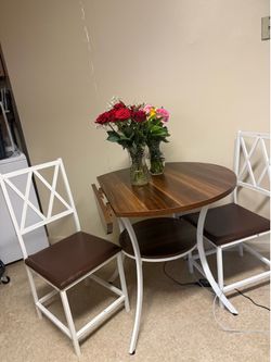 Table & chairs