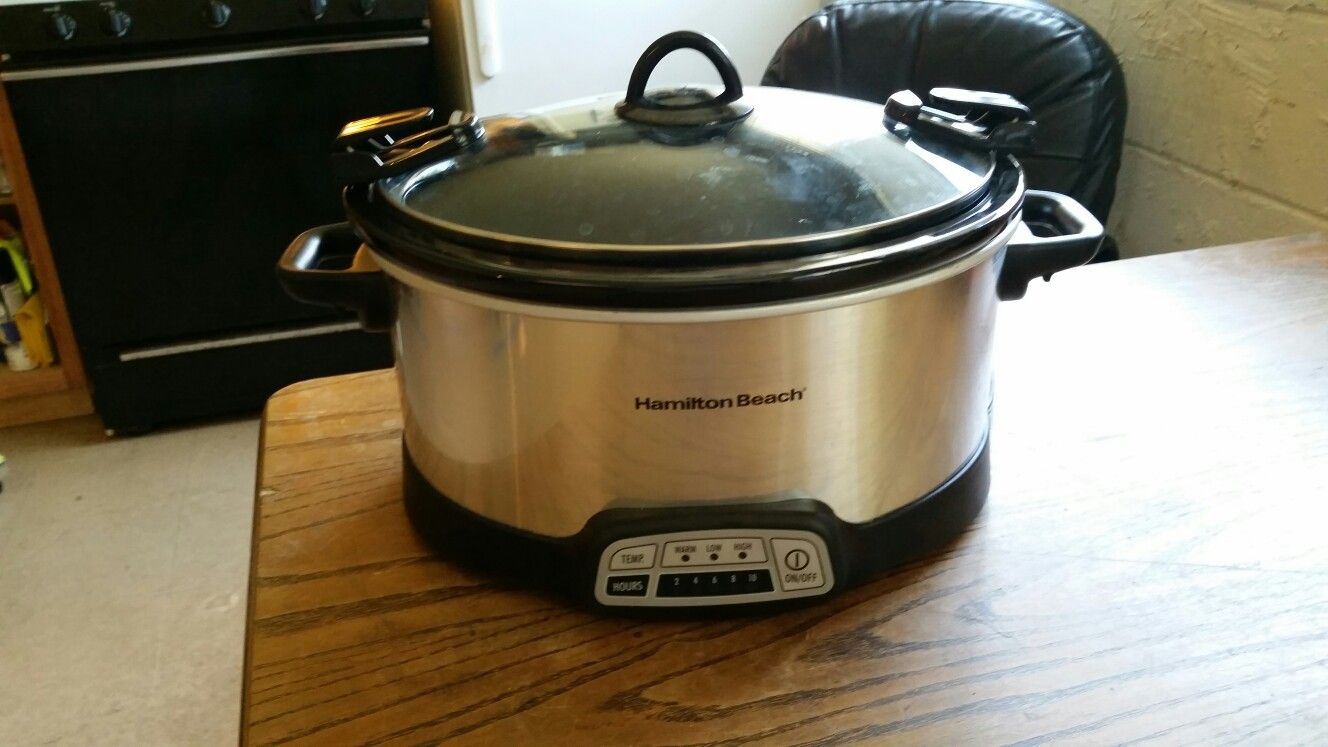 Large Hamilton Beach crock pot ... slow cook up to 10 hrs ... digital