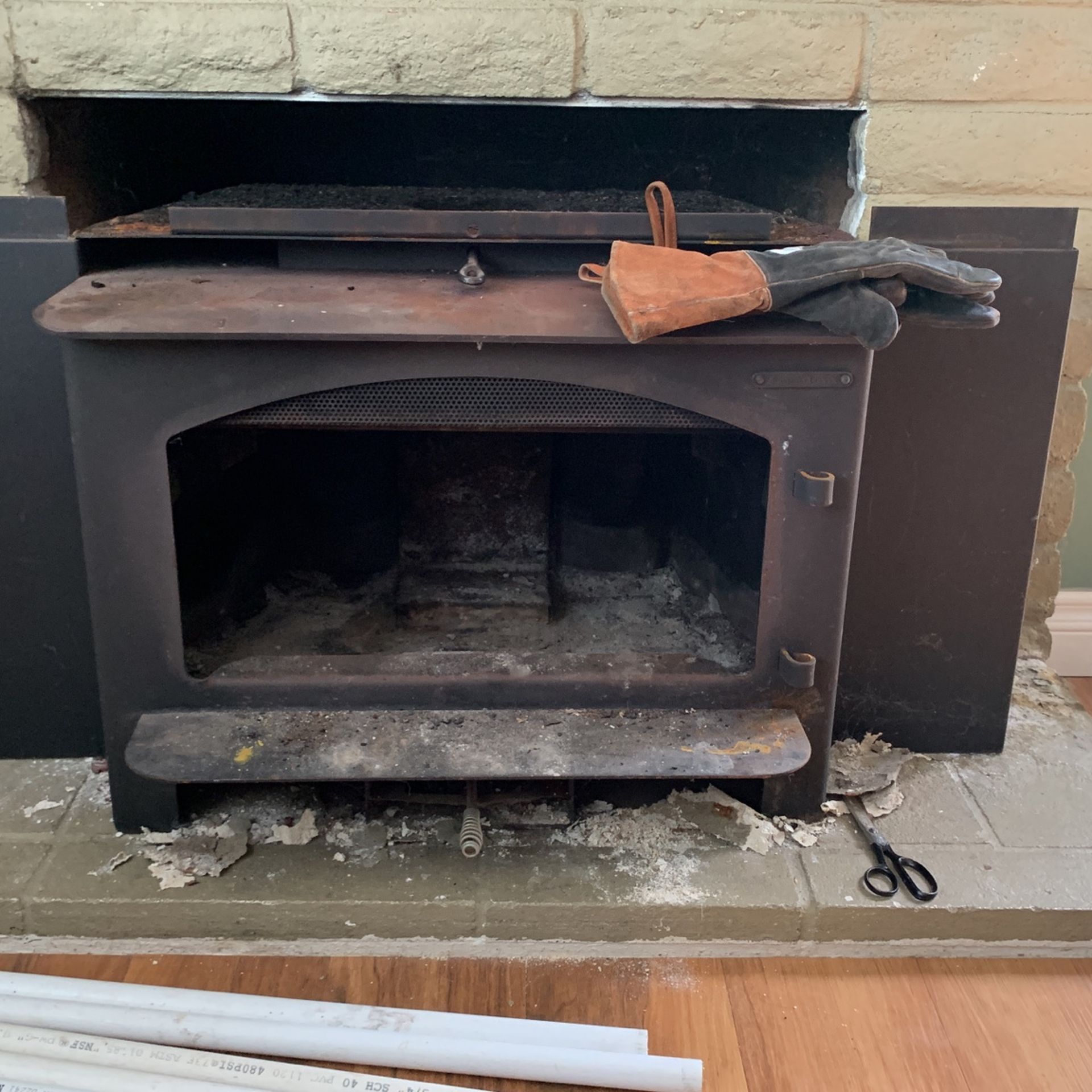 Lopi Freedom Fireplace Insert Free for Sale in Carlsbad, CA OfferUp