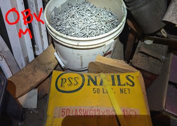 50 Lb Of Sheetrock Nails  1 And 5/8