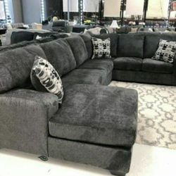 🎁 Brand New in Box With Warranty 🆕3-Piece Oversized Sectional Couch By Ashley 💞 Fast Delivery And Instant Financing Approval 