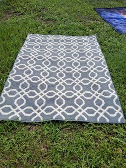 VERY NICE 5 BY 7 AREA RUGS