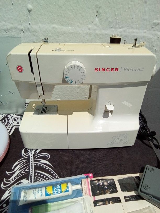 SINGER PROMISE II MODEL 1512 SEWING MACHINE