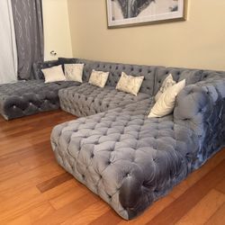 Luxury Tufted Velvet Sectional Sofa – Excellent Condition