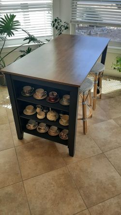 Nice kitchen table, stool height