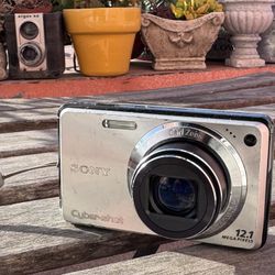 Vintage Sony Cybershot Y2K Digicam 