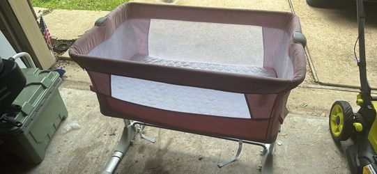 Baby joy bassinet