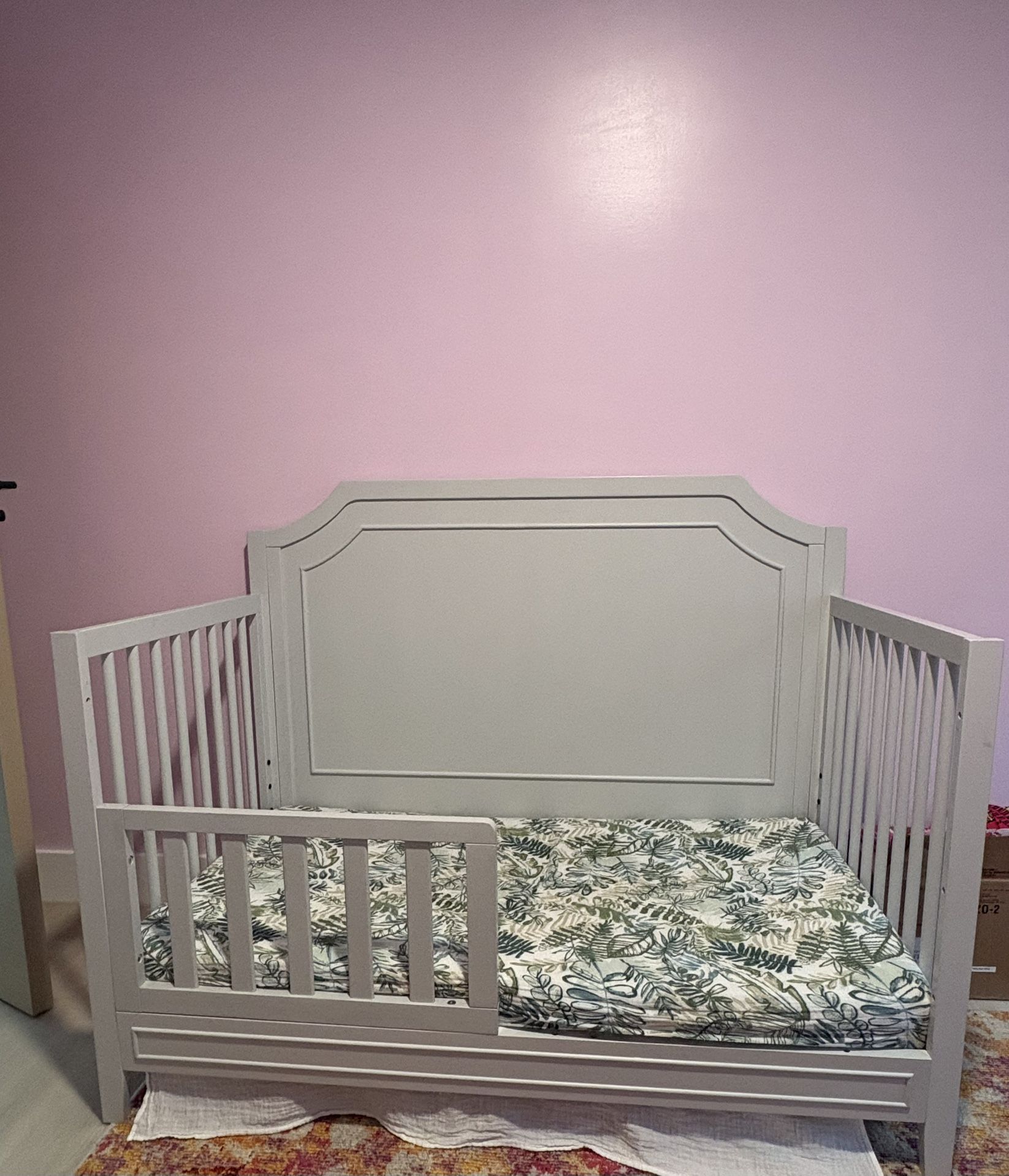 Convertible crib/toddler Bed