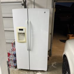 GE Refrigerator 