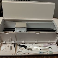 Cricut Explore 4 In Seashell, Bundle