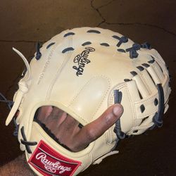 New Rawlings 1st Base Glove 
