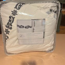 Queen Comforter Set