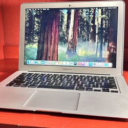 Apple MacBook Air 13” I5/8GB/128GB SSD macOS 15.1 Sequoia $200
