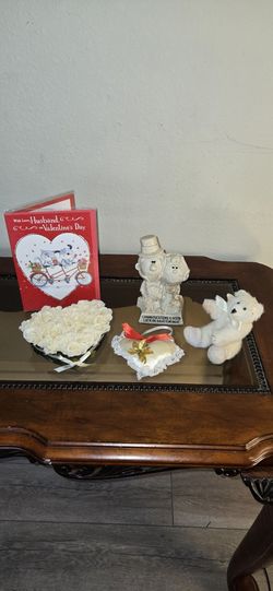 Vintage Russ Berrie figurines, hearts, card and bear