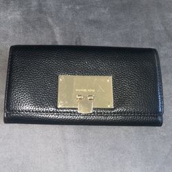 MK Callie Carryall Accordion Wallet