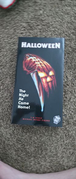 Trick or Treat Studios Halloween michael myers 12" with accessory set