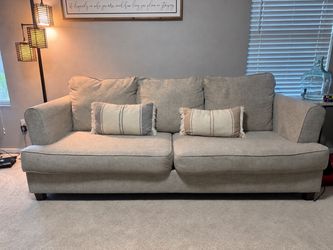 Large Gray Upholstered Sofa with Accent Pillows – Excellent Condition