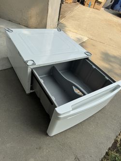 Washer pedestal