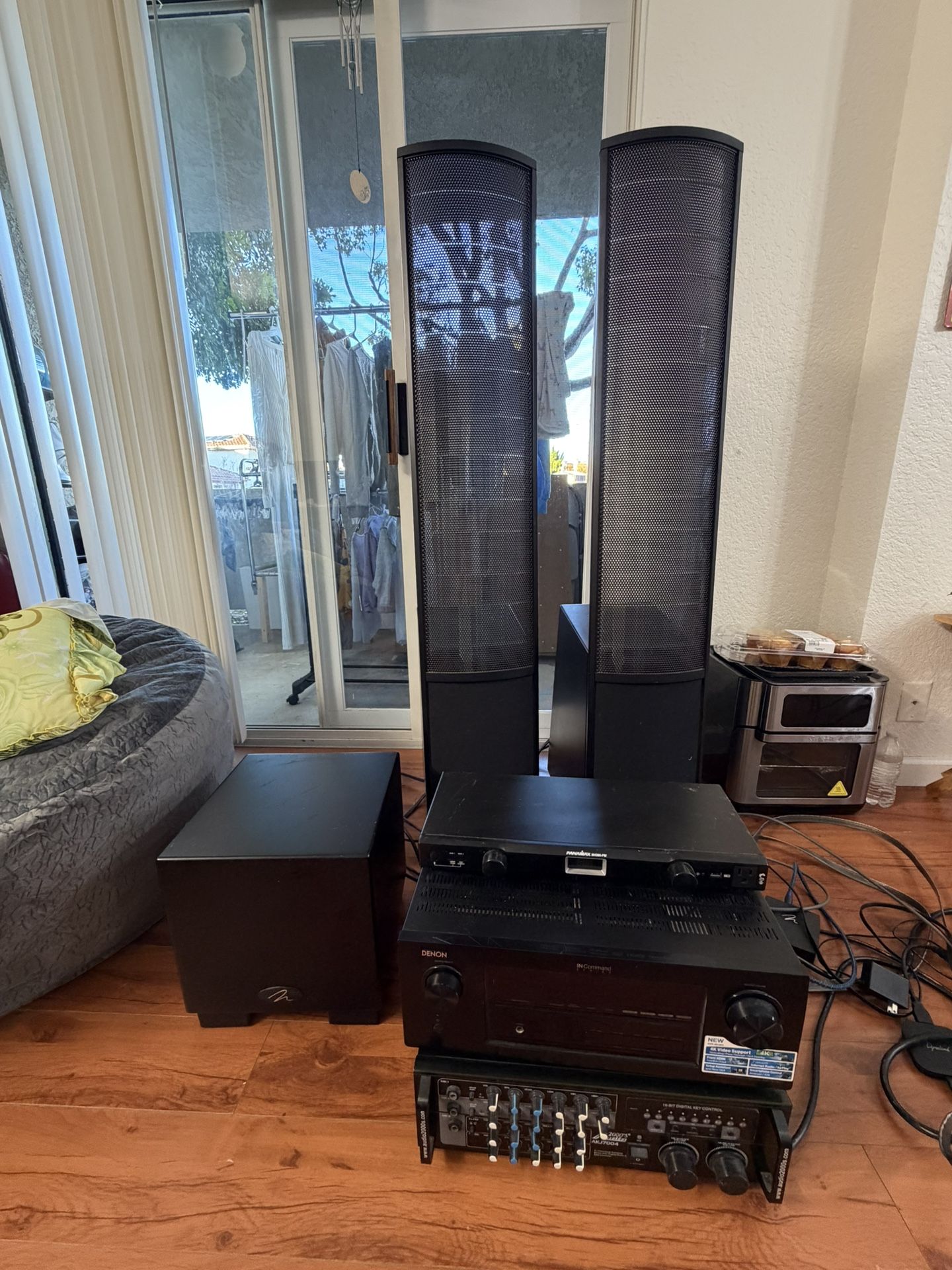 Martin Logan Speakers , Sub & Amplify