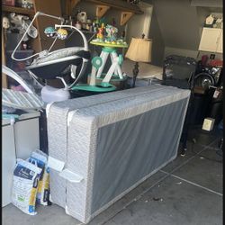 2 Twin Box Springs Or 1 King Bed When Together