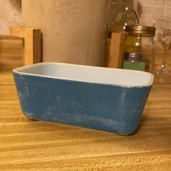 Vintage Pyrex Blue Refrigerator Dish