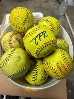 26 softballs 12” & Net