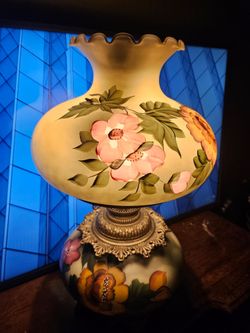 Vintage hurricane gone with the wind style lamp.