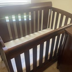 Crib And Changing Table Set 