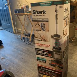 Shark Rotator Lift -away Vacuum