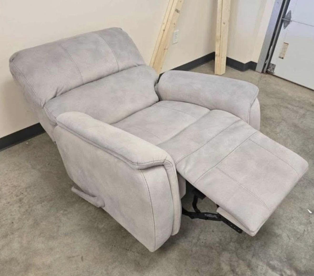 True Innovations Hayden Manual Rocker Recliner – Brand New with Tags