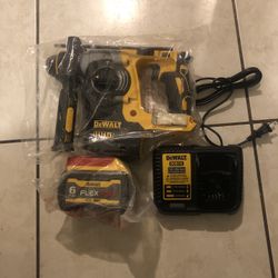 DEWALT ROTO HAMMER 21 INCHES SDS XR WITH BATTERY FLEX VOLT 6.0 AND CHARGER BRAND NEW