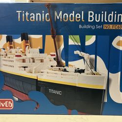 Titanic Model Building Set (new)