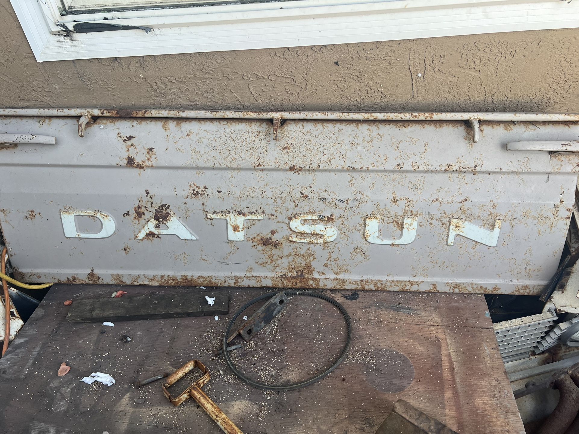 Datsun 620 tailgate