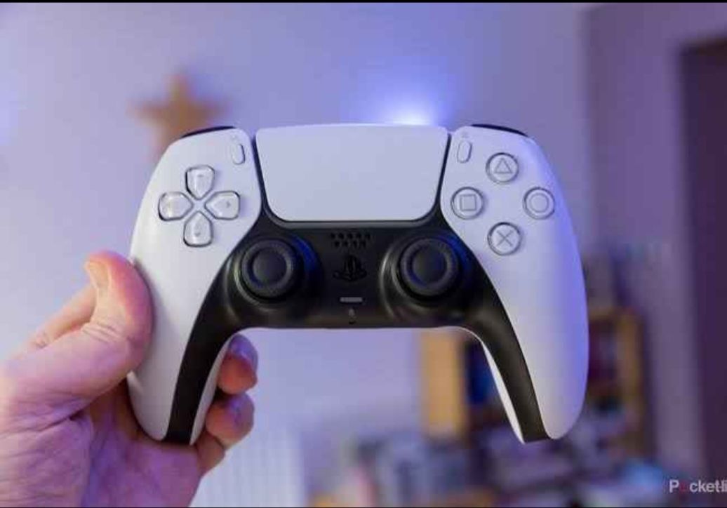 White ps5 controller