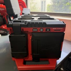 Milwaukee m18 pack out light